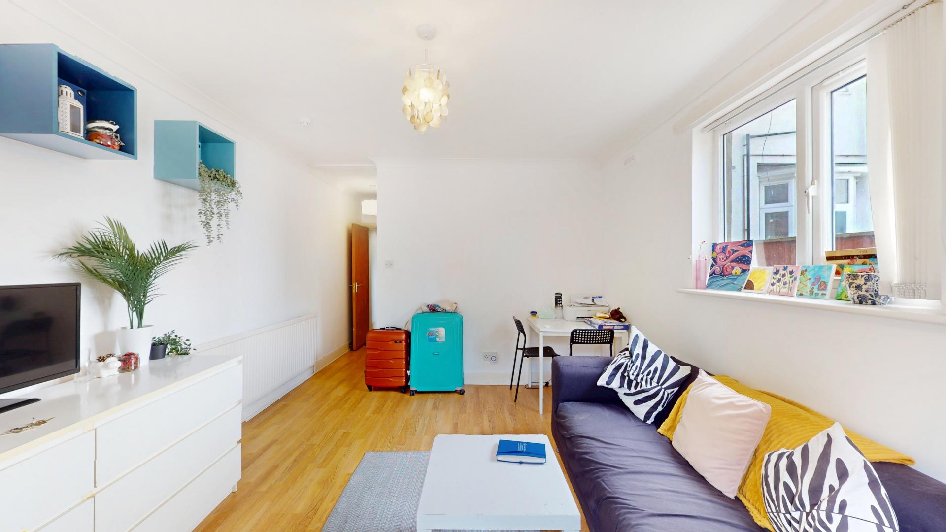 			3 Bedroom, 2 bath, 1 reception Flat			 Blenheim Gardens, Willesden Green